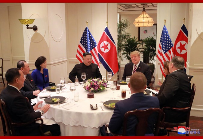 Bo anh doc dao tu phia Trieu Tien ve buoi an toi cua Trump - Kim-Hinh-8