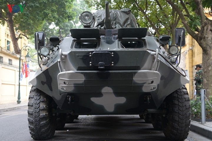 Can canh xe thiet giap BTR-60PB trong bien che quan doi Viet Nam