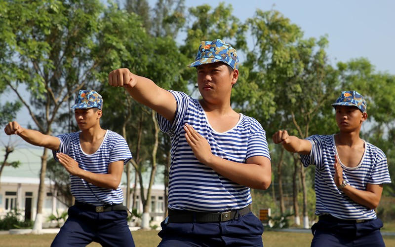 Linh hai quan va nhung bai hoc dau tien trong quan ngu-Hinh-9