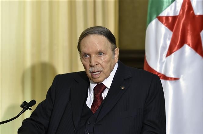 Tong thong Algeria Abdelaziz Bouteflika tuyen bo tu chuc