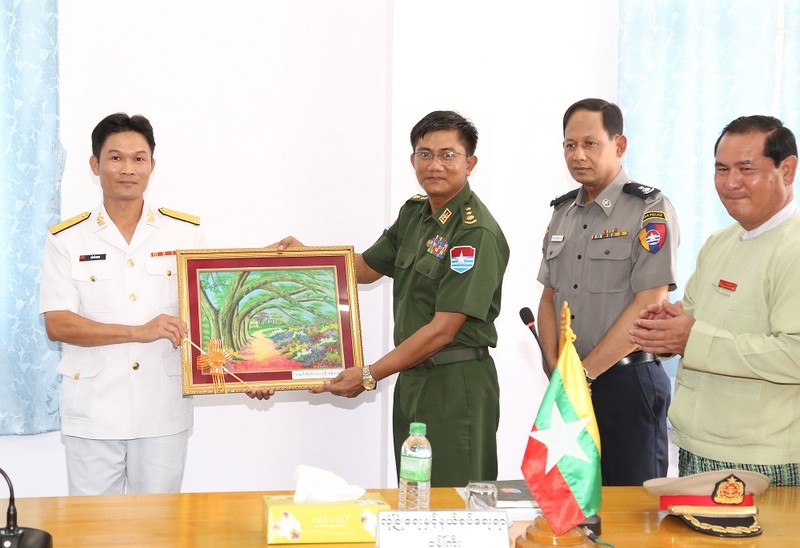 Tau ho ve 012 - Ly Thai To tham huu nghi Myanmar-Hinh-3