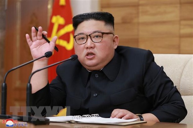 Chu tich Kim Jong-un keu goi tu luc, chong lai cac lenh trung phat