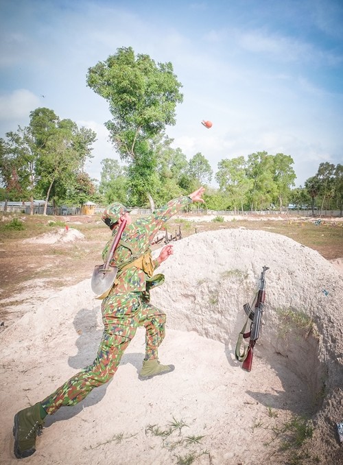 Mot ngay trai nghiem cung tan binh tren thao truong-Hinh-9