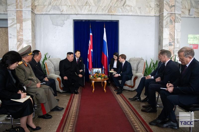 Can canh doan tau boc thep dua Chu tich Kim Jong-un den Nga-Hinh-9