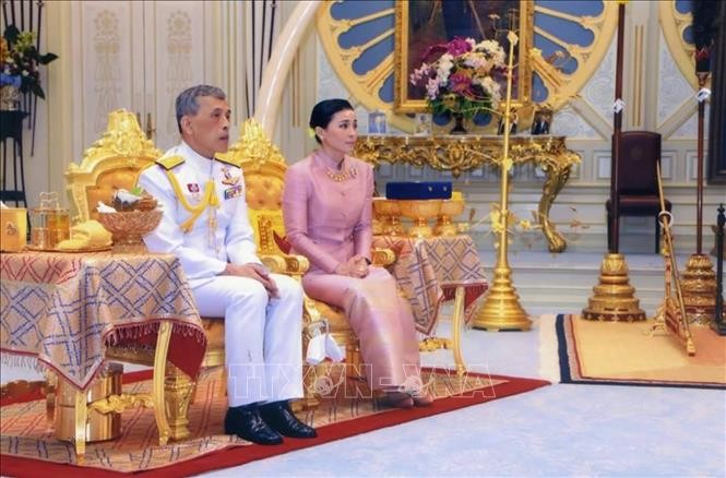 Nha vua Thai Lan Rama X chinh thuc len ngoi