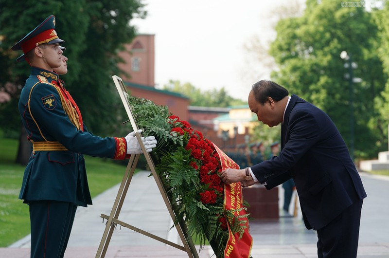 Thu tuong Nguyen Xuan Phuc hoi kien Tong thong Nga Vladimir Putin-Hinh-5