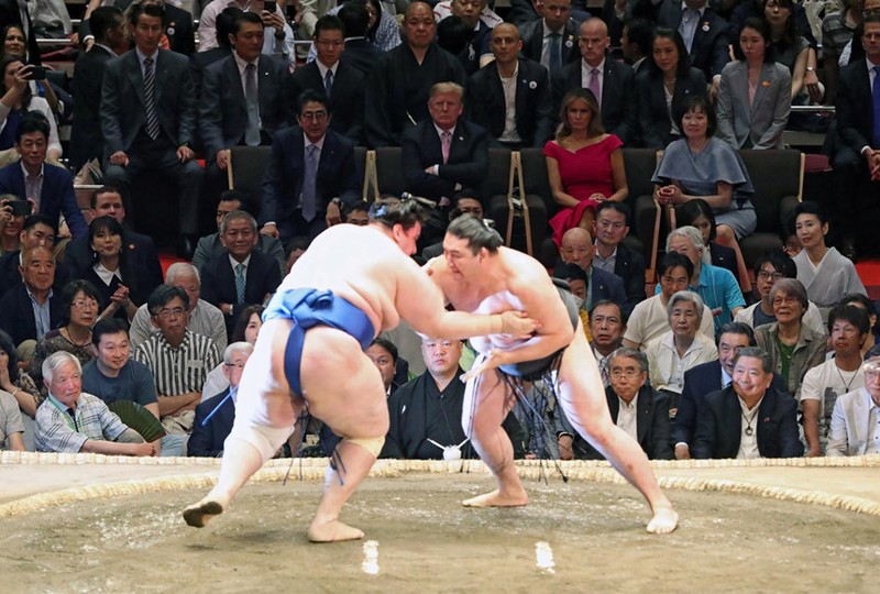 Nguoi Nhat phan khich khi ong Trump trao giai sumo-Hinh-3