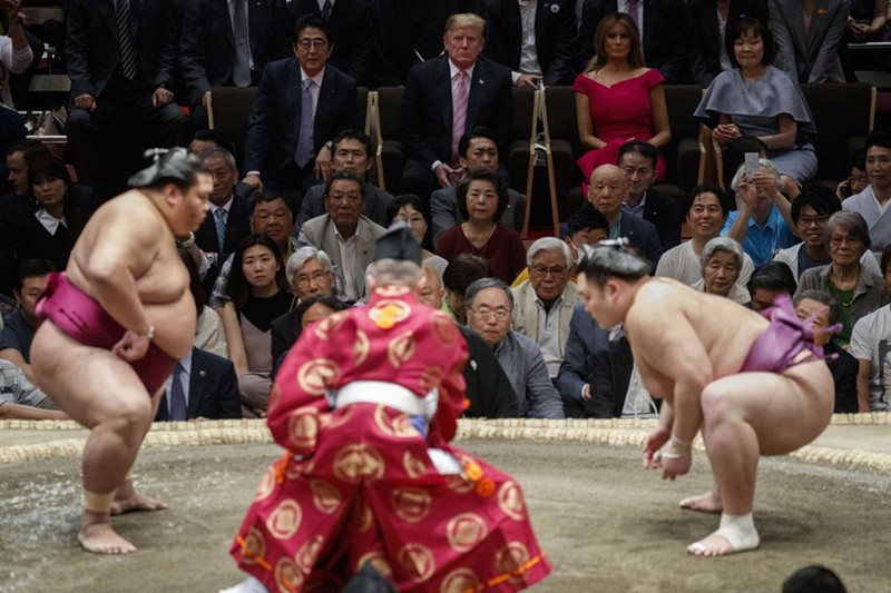 Nguoi Nhat phan khich khi ong Trump trao giai sumo-Hinh-6
