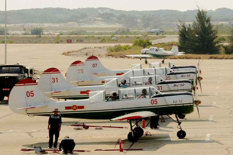 De tro thanh phi cong tiem kich phai hoc cach bay voi Yak-52-Hinh-5