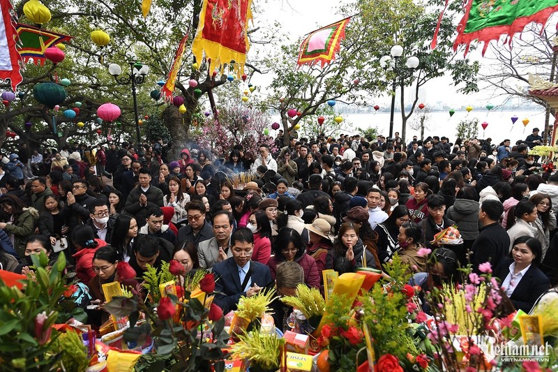 Phu Tay Ho dong nghet nguoi ngay dau di lam sau Tet-Hinh-2