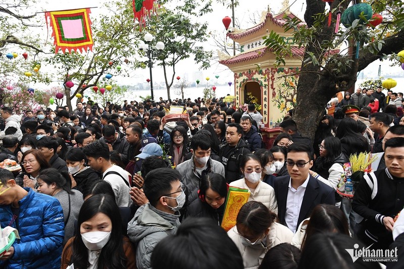 Phu Tay Ho dong nghet nguoi ngay dau di lam sau Tet-Hinh-3