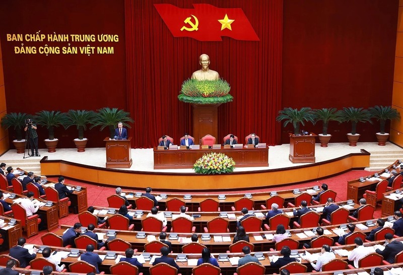 Vuon minh buoc vao ky nguyen moi duoi su lanh dao cua Dang