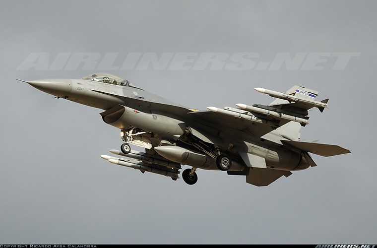 Su that dong troi ve tiem kich F-16 cua Han Quoc-Hinh-4