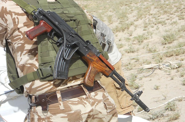AIMS-74 co that su sao chep sung truong tan cong AK-74?-Hinh-11