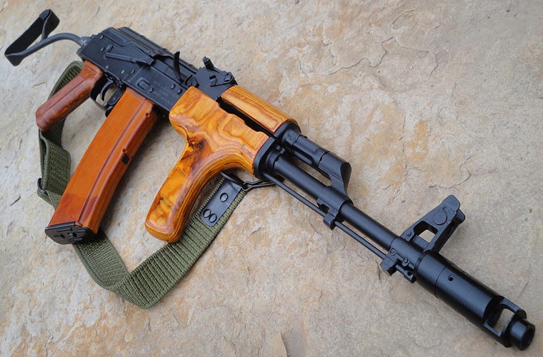 AIMS-74 co that su sao chep sung truong tan cong AK-74?