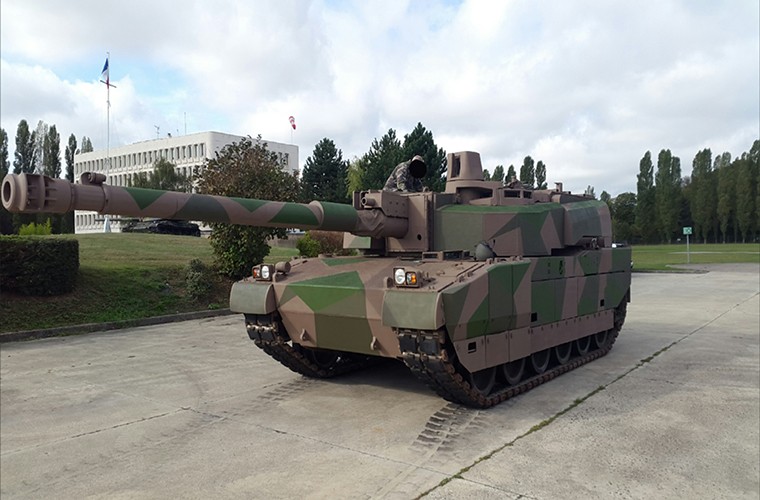T-14 Armata se tham bai truoc sieu tang Leclerc lap phao 140mm?