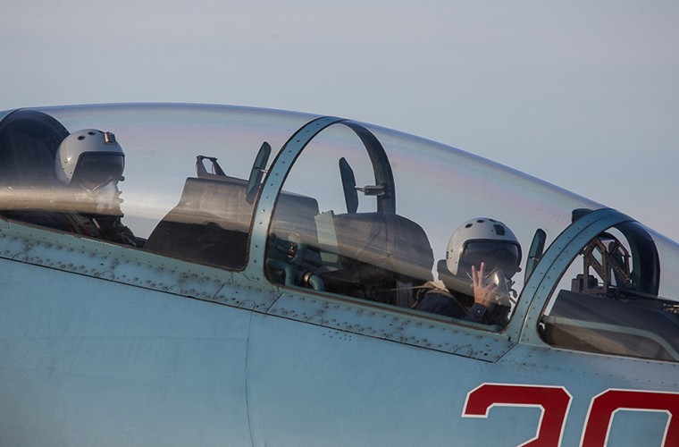 Khung khiep: Tiem kich Su-27/30 Nga vuot 7.000km chi de...-Hinh-6