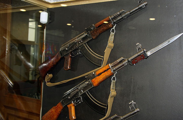 Vi sao Quan doi Nga van &quot;ket&quot; sung truong AK-74?