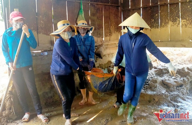 Hang tram giao vien nghi day giup dan Ky Son khac phuc lu quet-Hinh-5