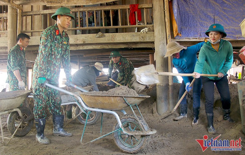 Hang tram giao vien nghi day giup dan Ky Son khac phuc lu quet-Hinh-7