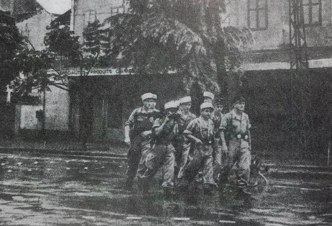 Xuc dong loat anh ghi dau khoanh khac lich su ngay Giai phong Thu do-Hinh-5