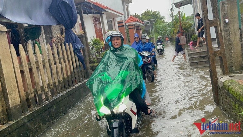 Lu dang cao trong dem, nha dan o TT-Hue ngap sau, QL1A chia cat-Hinh-2