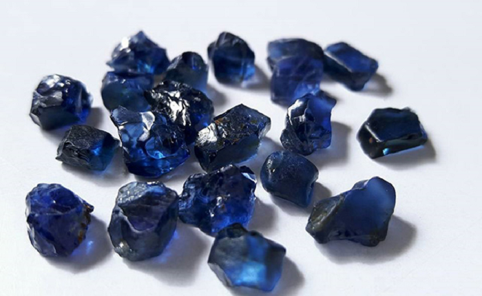 Dang di dao, bat ngo nhat duoc da sapphire tri gia 12.500 USD-Hinh-9