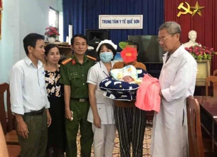 Quang Nam: Be gai so sinh bi bo roi duoc nguoi me nhan lai