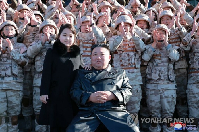 Ong Kim Jong-un lai xuat hien cung con gai trong su kien trong dai-Hinh-2
