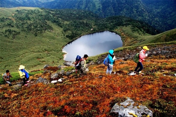 Ho nuoc huyen bi nhat Trung Quoc: Co tai “ho mua goi gio