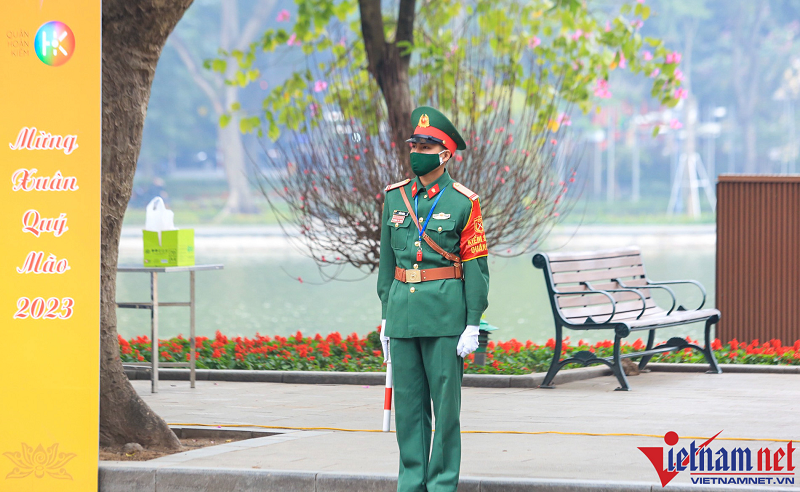 Ha Noi: Tam dung pho di bo Ho Guom de ban phao hoa-Hinh-3