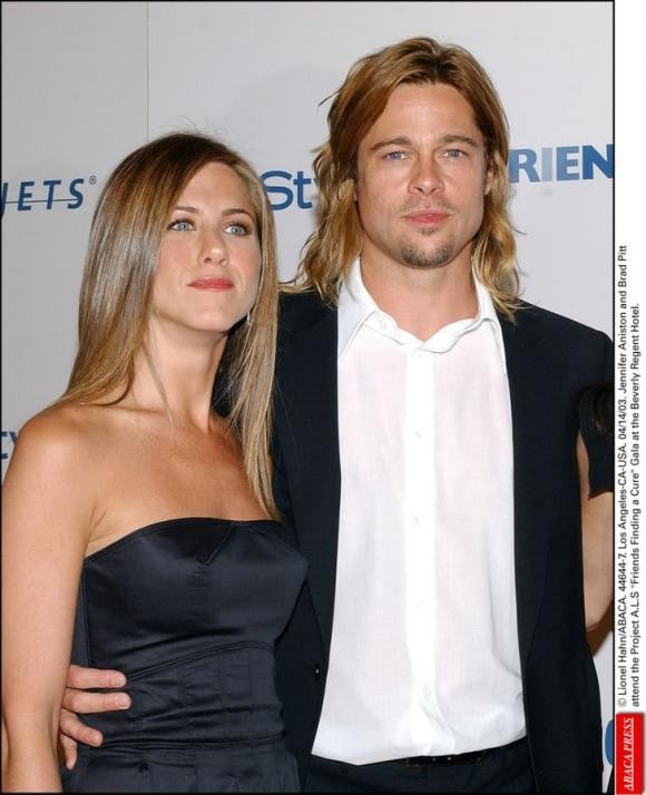 Jennifer Aniston noi ve chong cu Brad Pitt, tiet lo dieu ky dieu