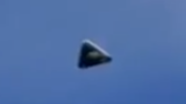 Nong: Tim ra vi tri bi mat cua tam giac TR-3B UFO tren Google Earth?-Hinh-10