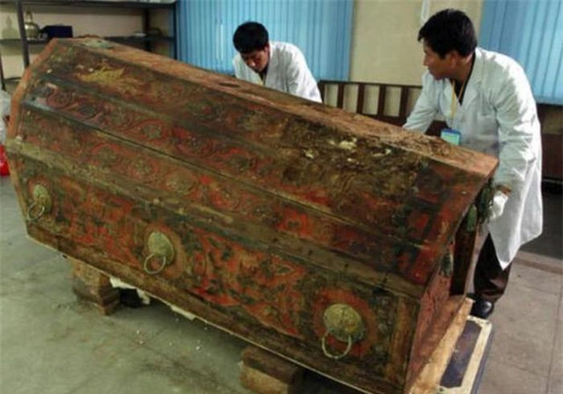 Vén màn che hài cốt trong cổ mộ, chuyên gia phán: "Chạy ngay đi!" - Hình 9 Ven man che hai cot trong co mo, chuyen gia phan: