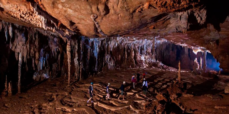Khám phá hang động, sững người thấy hài cốt hiến tế phủ đầy pha lê - Hình 10 Kham pha hang dong, sung nguoi thay hai cot hien te phu day pha le-Hinh-10