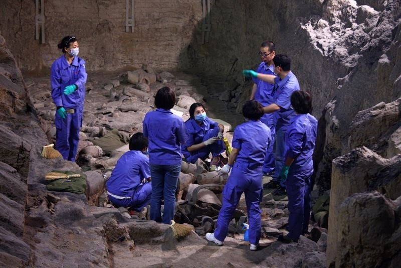 Bí ẩn tượng dị hình trong mộ Tần Thủy Hoàng: Nằm ngửa, gối uốn cong - Hình 10 Bi an tuong di hinh trong mo Tan Thuy Hoang: Nam ngua, goi uon cong-Hinh-10