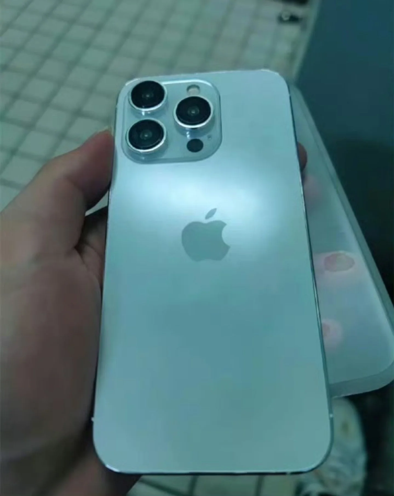 Lo cau hinh xin xo khong tuong cua iPhone 15 Pro, iFan ung bung-Hinh-9