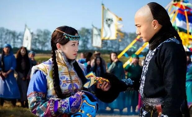 Chuyện tình đẹp của vị vua thà bỏ giang sơn chứ không bỏ mỹ nhân - Hình 7 Chuyen tinh dep cua vi vua tha bo giang son chu khong bo my nhan-Hinh-7