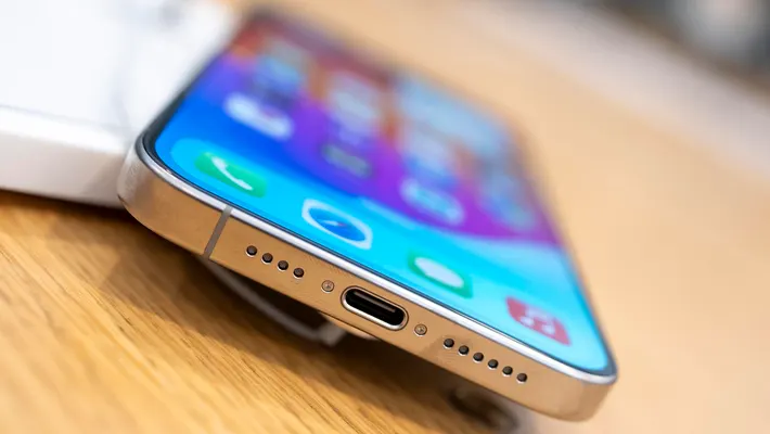 iPhone 15 Pro dinh loi nong may, de be cong, iFan that vong tran tre-Hinh-5