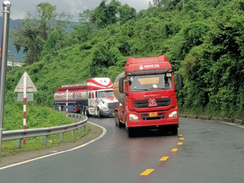 Giao thong qua deo Hai Van chinh thuc thong suot-Hinh-2