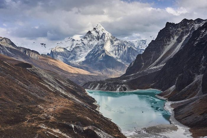 Huyen bi kho bau khung an nau ben trong cau truc rong cua day Himalaya-Hinh-3