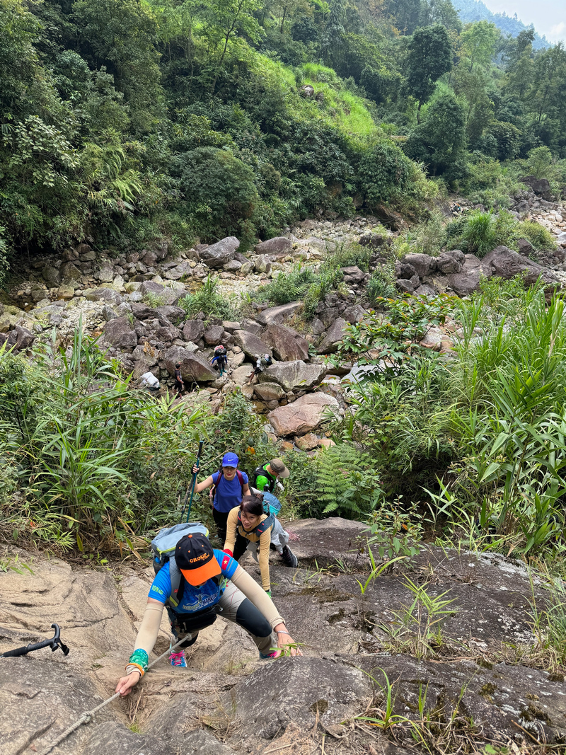 'Lac vao co tich' cung duong chinh phuc ngon nui hiem tro nhat Tay Bac-Hinh-4