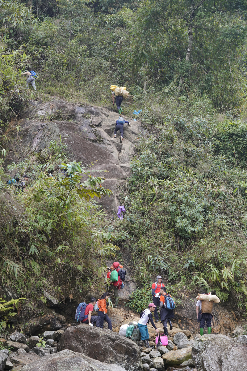 'Lac vao co tich' cung duong chinh phuc ngon nui hiem tro nhat Tay Bac