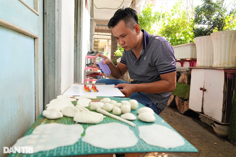 Tao tuong ong Dia “ti hon”, nghe nhan 8X ban 2.000 tuong dip Tet-Hinh-2