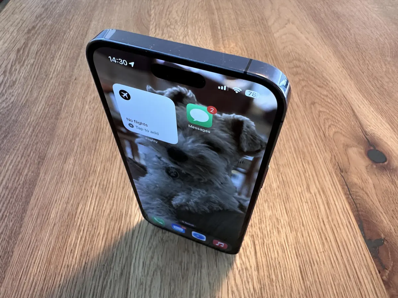 Thiết kế mới trên iPhone 16 khiến iFan đứng ngồi không yên - Hình 4 Thiet ke moi tren iPhone 16 khien iFan dung ngoi khong yen-Hinh-4
