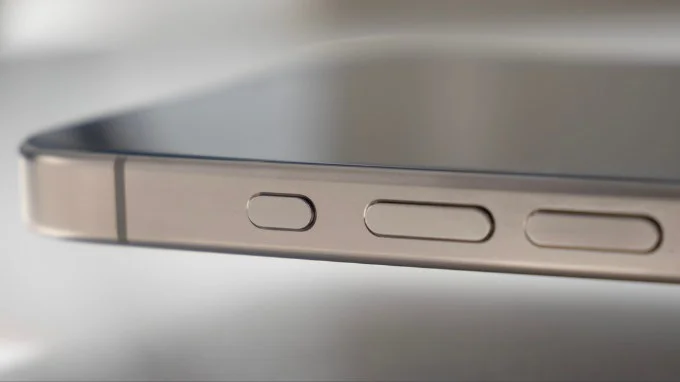 Thiết kế mới trên iPhone 16 khiến iFan đứng ngồi không yên - Hình 5 Thiet ke moi tren iPhone 16 khien iFan dung ngoi khong yen-Hinh-5