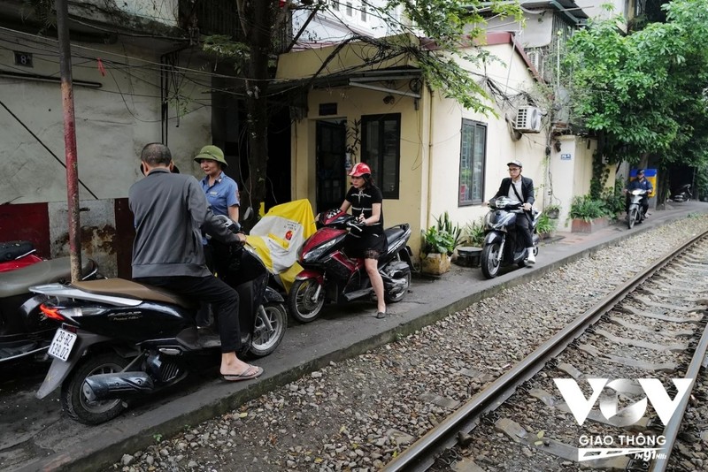 Check-in pho duong tau “khong quan ca phe, khong bong du khach