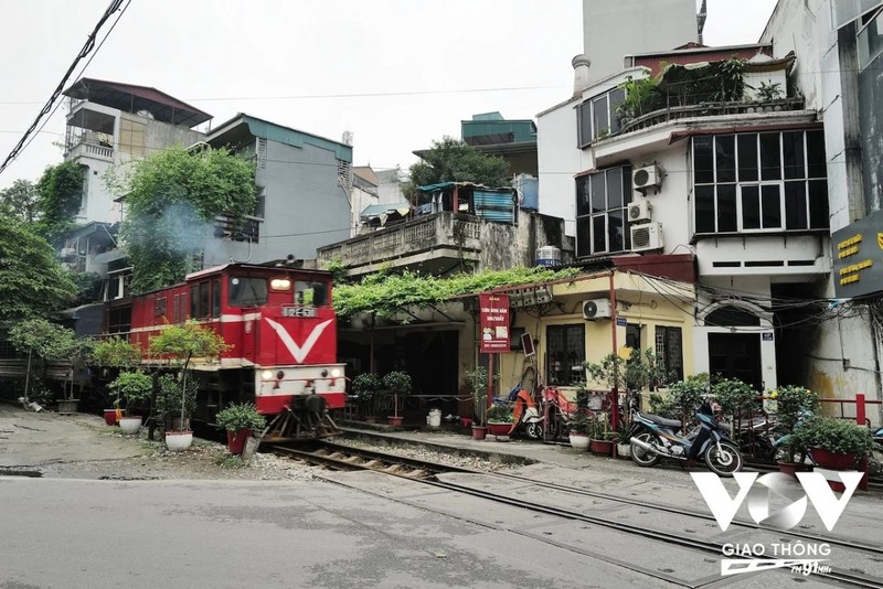 Check-in pho duong tau “khong quan ca phe, khong bong du khach