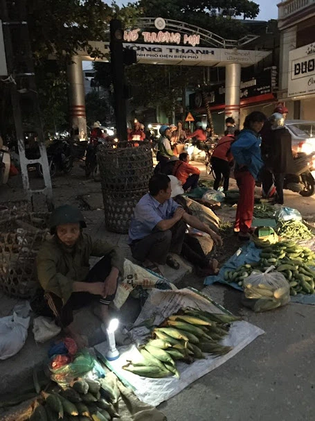 Kham pha phien cho som o TP Dien Bien Phu-Hinh-2