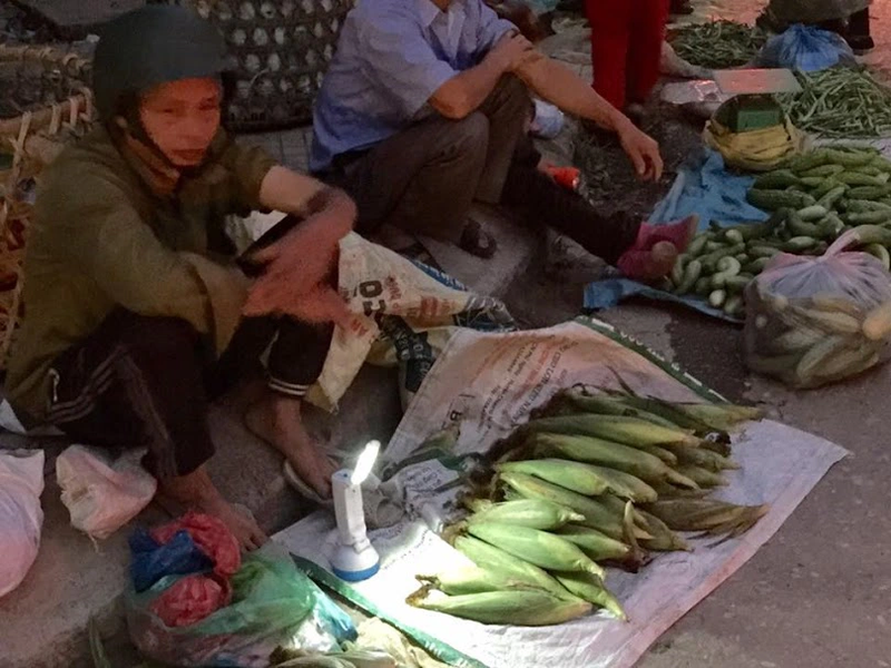 Kham pha phien cho som o TP Dien Bien Phu-Hinh-4